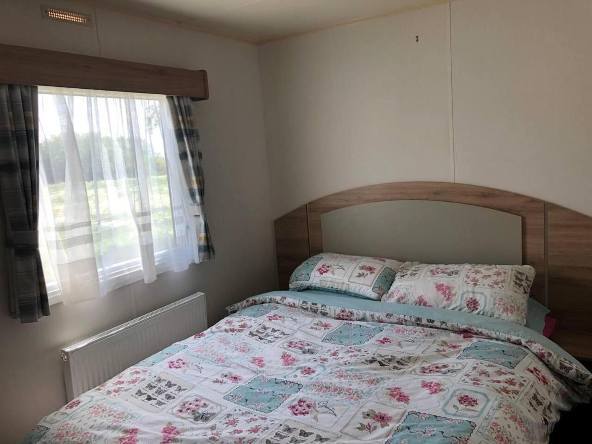 Lovely 3-Bed Caravan With Hot Tub In Lincolnshire Exterior photo