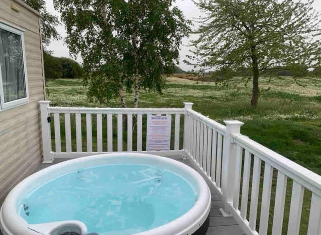 Lovely 3-Bed Caravan With Hot Tub In Lincolnshire Exterior photo